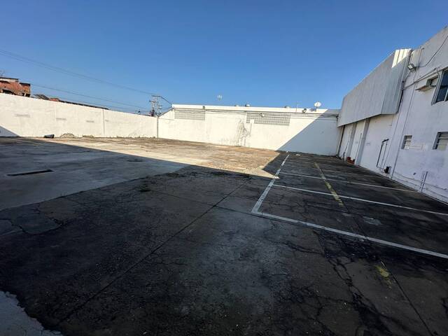 #386 - Loja para Venda em Cabo Frio - RJ - 2